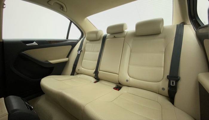 2014 Volkswagen Jetta COMFORTLINE TDI, Diesel, Manual, 1,20,112 km, Right Side Rear Door Cabin