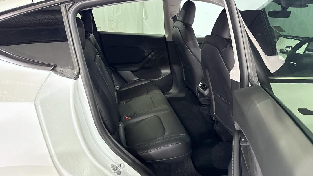 2023 Tesla Model Y Rear-wheel Drive, Automatic, 39138 km, Right Side Rear Door Cabin View