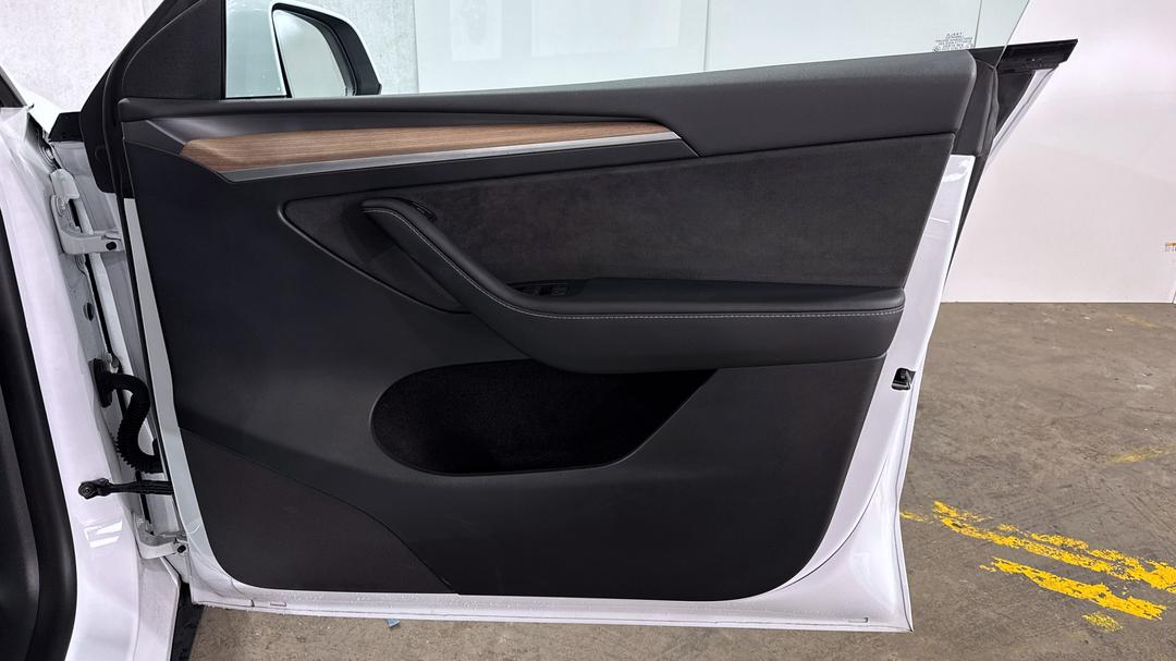 2023 Tesla Model Y Rear-wheel Drive, Automatic, 39138 km, Speaker View