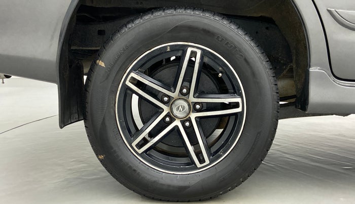 2014 Toyota Innova 2.5 GX 8 STR BS IV, Diesel, Manual, 1,20,130 km, Right Rear Wheel