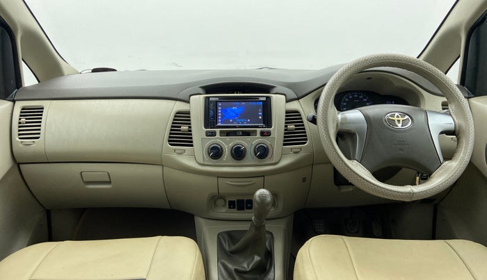2014 Toyota Innova 2.5 GX 8 STR BS IV, Diesel, Manual, 1,20,130 km, Dashboard