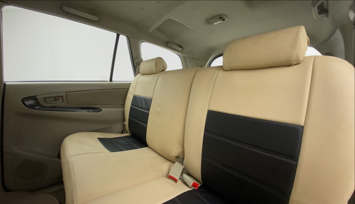 2014 Toyota Innova 2.5 GX 8 STR BS IV, Diesel, Manual, 1,20,130 km, Right Side Rear Door Cabin