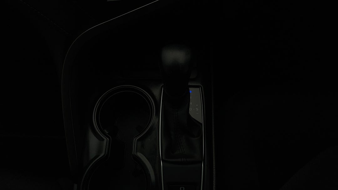 2019 Toyota Camry Ascent Sport, Automatic, 48517 km, Gear Lever 