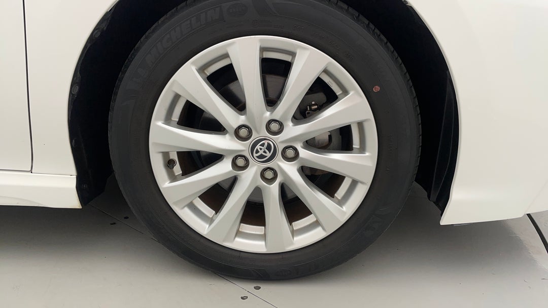 2019 Toyota Camry Ascent Sport, Automatic, 48517 km, Right Front Wheel