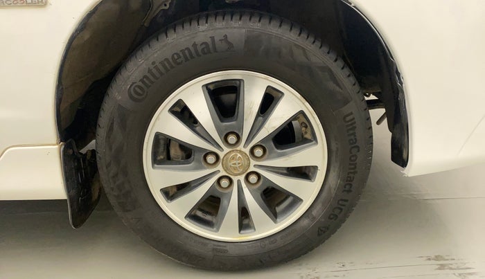 2015 Toyota Innova 2.5 VX 7 STR, Diesel, Manual, 1,20,649 km, Right Front Wheel