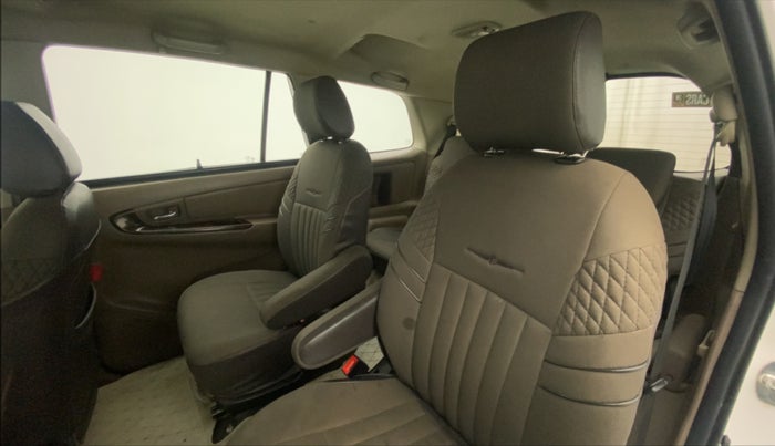 2015 Toyota Innova 2.5 VX 7 STR, Diesel, Manual, 1,20,649 km, Right Side Rear Door Cabin