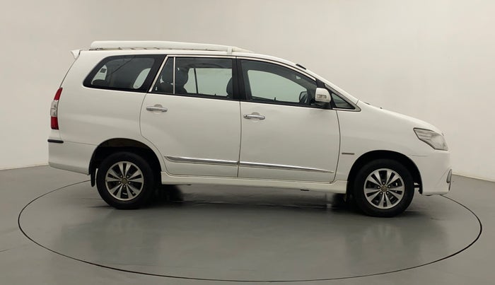 2015 Toyota Innova 2.5 VX 7 STR, Diesel, Manual, 1,20,649 km, Right Side