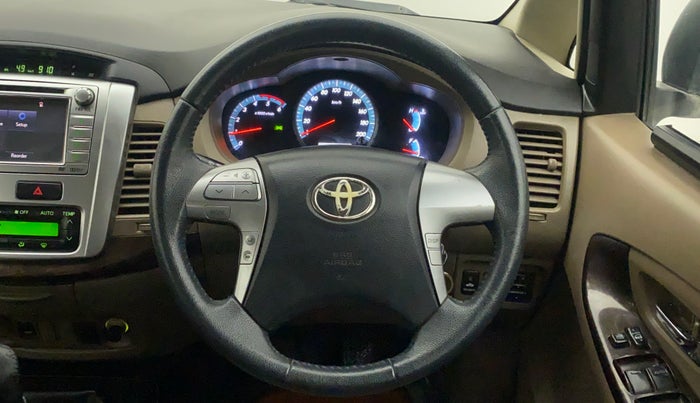 2015 Toyota Innova 2.5 VX 7 STR, Diesel, Manual, 1,20,649 km, Steering Wheel Close Up
