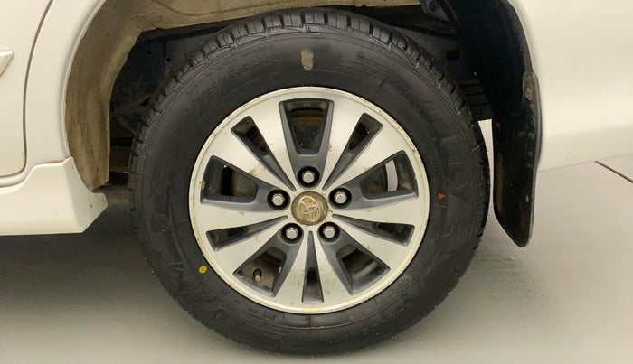 2015 Toyota Innova 2.5 VX 7 STR, Diesel, Manual, 1,20,649 km, Left Rear Wheel