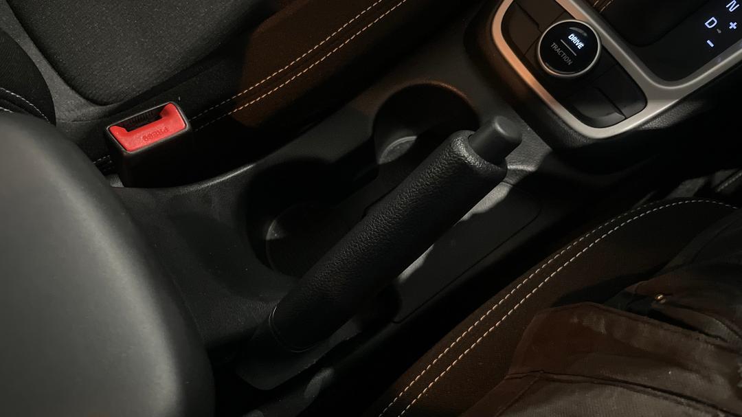 2021 Hyundai Venue Active, Automatic, 20760 km, Handbrake