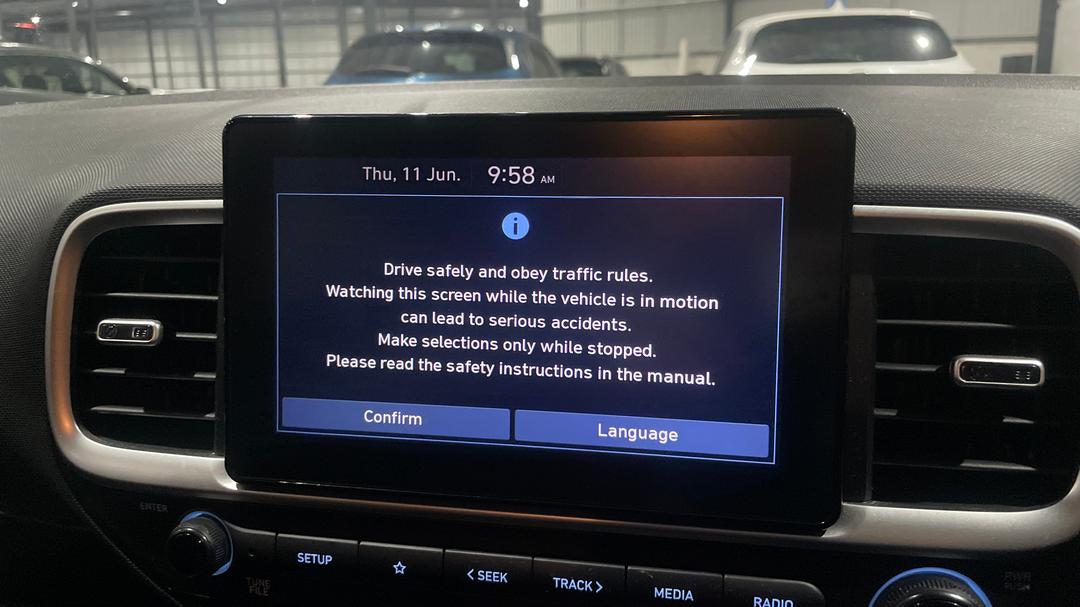 2021 Hyundai Venue Active, Automatic, 20760 km, Infotainment System