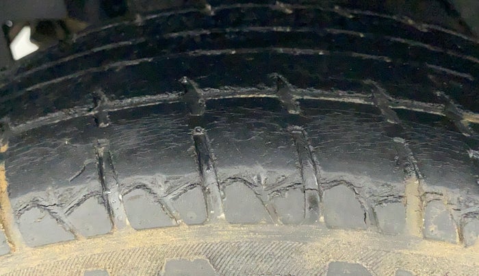 2014 Datsun Go D, Petrol, Manual, 97,917 km, Left Front Tyre Tread