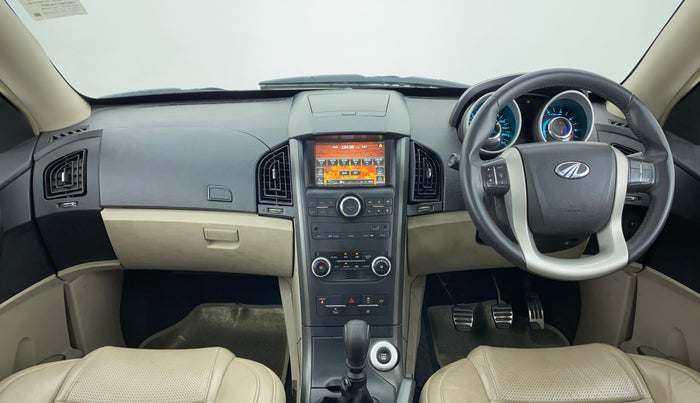 2016 Mahindra XUV500 W10 FWD, Diesel, Manual, 54,286 km, Dashboard