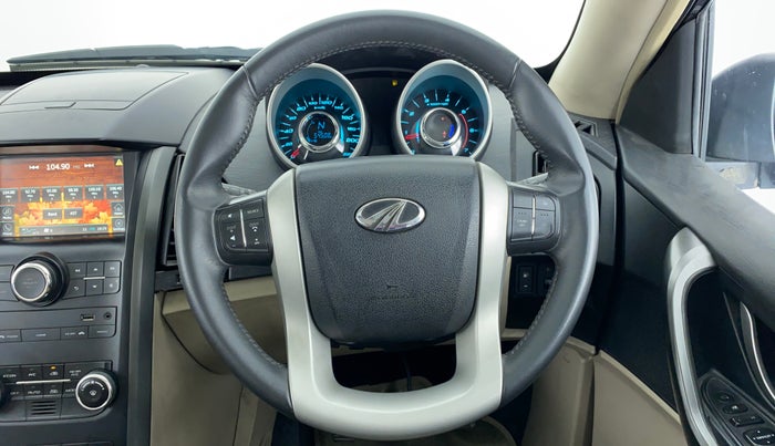 2016 Mahindra XUV500 W10 FWD, Diesel, Manual, 54,286 km, Steering Wheel Close Up