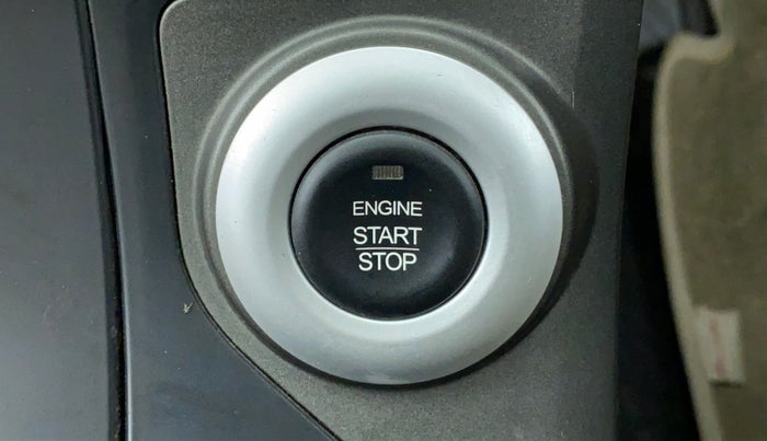 2016 Mahindra XUV500 W10 FWD, Diesel, Manual, 54,286 km, Keyless Start/ Stop Button