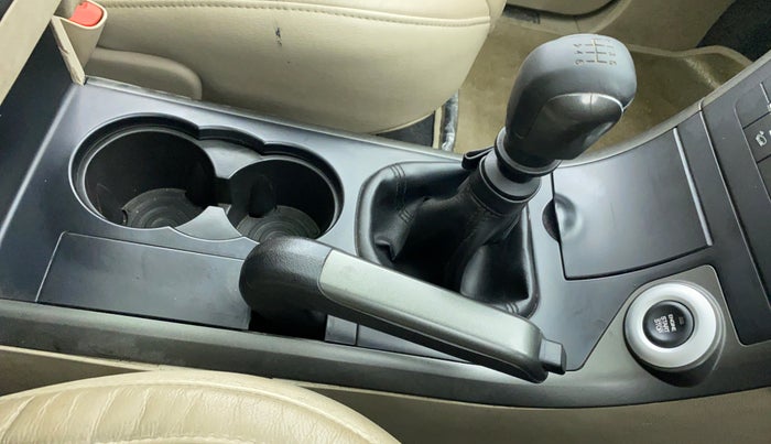 2016 Mahindra XUV500 W10 FWD, Diesel, Manual, 54,286 km, Gear Lever