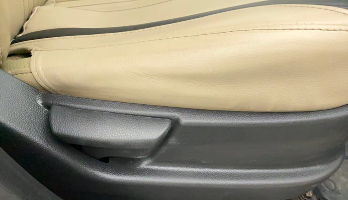 2018 Hyundai Eon MAGNA +, Petrol, Manual, 21,435 km, Driver Side Adjustment Panel