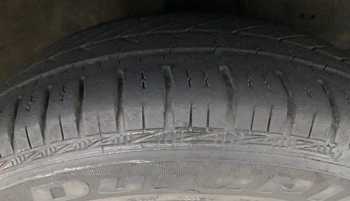 2018 Hyundai Eon MAGNA +, Petrol, Manual, 21,435 km, Right Front Tyre Tread
