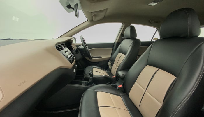 2018 Hyundai Elite i20 MAGNA EXECUTIVE 1.2, CNG, Manual, 78,662 km, Right Side Front Door Cabin