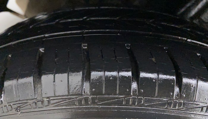 2015 Hyundai Grand i10 SPORTZ 1.2 KAPPA VTVT, Petrol, Manual, 18,536 km, Right Rear Tyre Tread