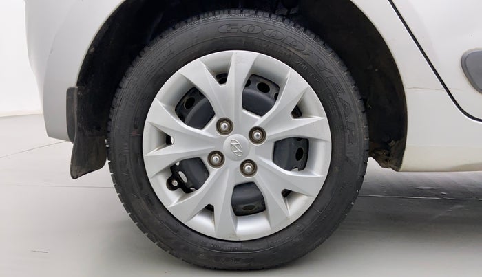 2015 Hyundai Grand i10 SPORTZ 1.2 KAPPA VTVT, Petrol, Manual, 18,536 km, Right Rear Wheel