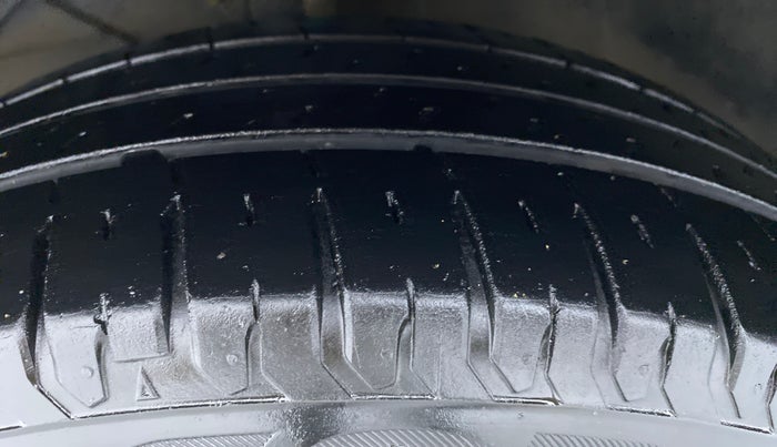 2021 Maruti Ertiga VXI CNG, CNG, Manual, 35,141 km, Left Front Tyre Tread