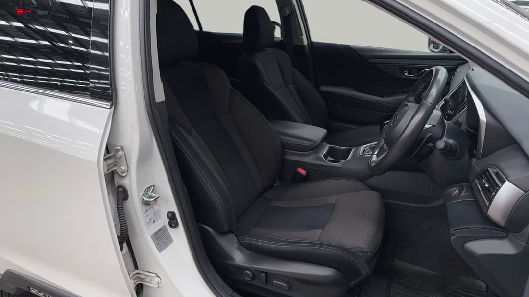 2023 Subaru Outback AWD, Automatic, 40005 km, Right Side Front Door Cabin View