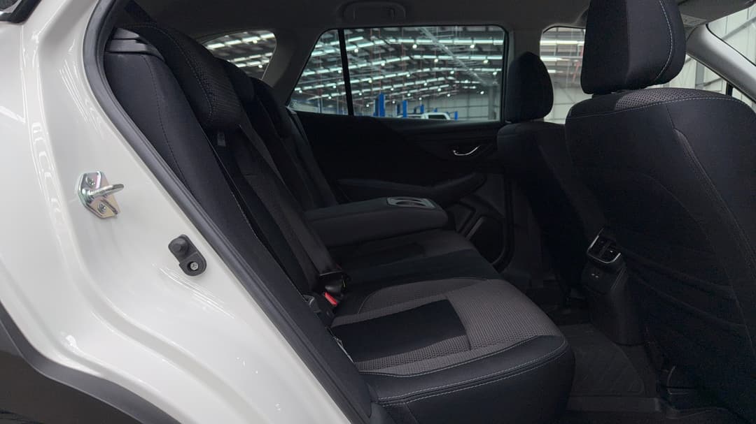2023 Subaru Outback AWD, Automatic, 40005 km, Right Side Rear Door Cabin View