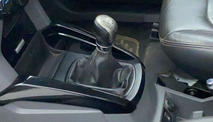 2014 Ford Ecosport 1.5 TITANIUMTDCI OPT, Diesel, Manual, 84,887 km, Gear lever - Knob cover torn