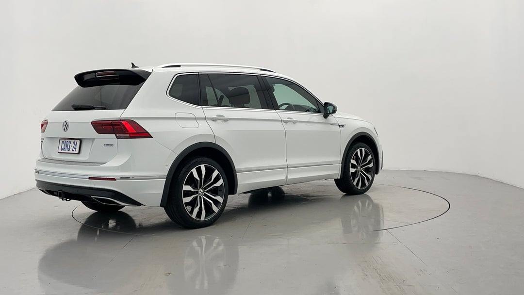 Right Back Diagonal (45- Degree) View