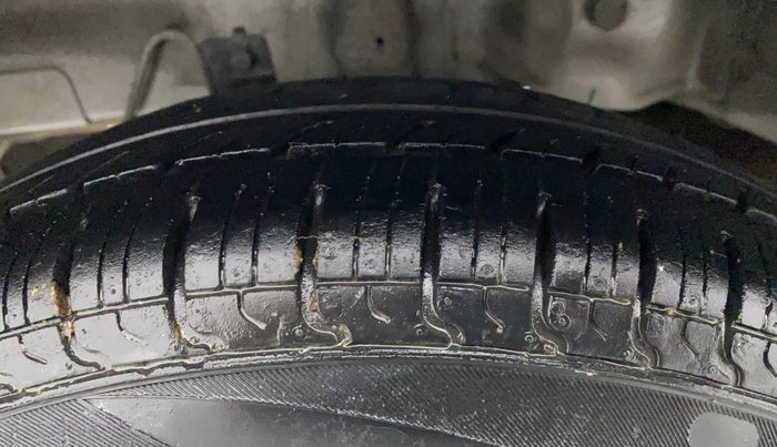 2016 Hyundai Eon ERA +, Petrol, Manual, 28,178 km, Right Rear Tyre Tread