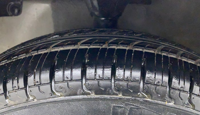 2016 Hyundai Eon ERA +, Petrol, Manual, 28,178 km, Left Front Tyre Tread