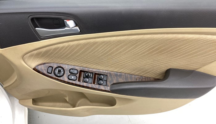 2015 Hyundai Verna FLUIDIC 4S 1.6 VTVT S(O), Petrol, Manual, 1,05,210 km, Driver Side Door Panels Control