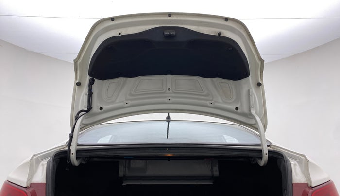2015 Hyundai Verna FLUIDIC 4S 1.6 VTVT S(O), Petrol, Manual, 1,05,210 km, Boot Door Open