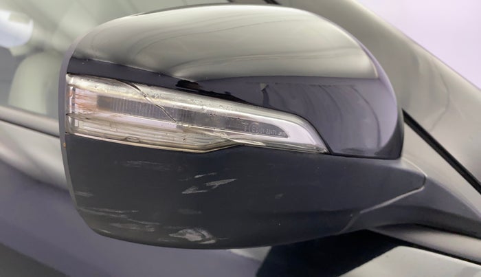 2020 Mahindra XUV300 W8 (O) 1.2 PETROL, Petrol, Manual, 56,285 km, Right rear-view mirror - Indicator light has minor damage