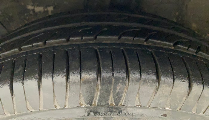 2011 Maruti Ritz ZXI, Petrol, Manual, 81,983 km, Left Front Tyre Tread