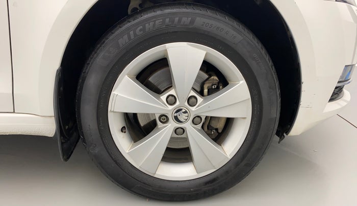 2018 Skoda Octavia STYLE 2.0 TDI MT, Diesel, Manual, 95,593 km, Right Front Wheel