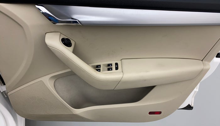 2018 Skoda Octavia STYLE 2.0 TDI MT, Diesel, Manual, 95,593 km, Driver Side Door Panels Control