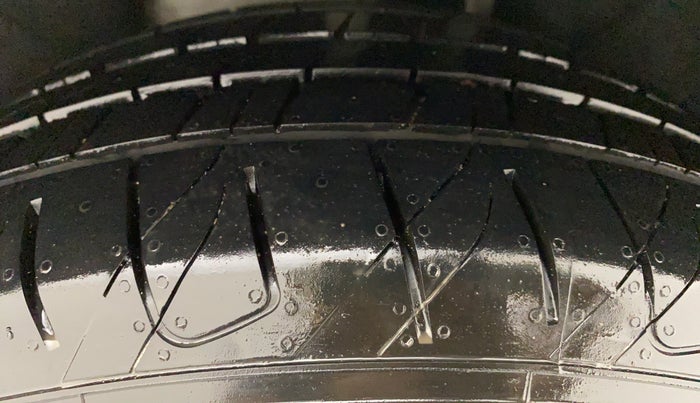 2018 Skoda Octavia STYLE 2.0 TDI MT, Diesel, Manual, 95,593 km, Left Rear Tyre Tread