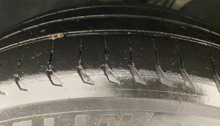 2018 Skoda Octavia STYLE 2.0 TDI MT, Diesel, Manual, 95,593 km, Left Front Tyre Tread
