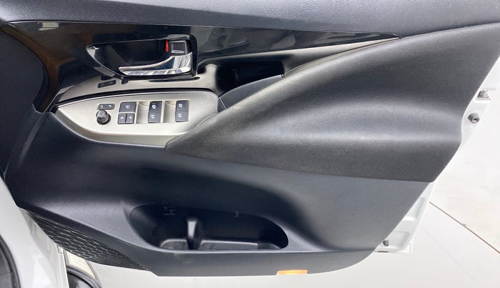 2022 Toyota Innova Crysta 2.7 VX 7 STR, Petrol, Manual, 13,279 km, Driver Side Door Panels Control