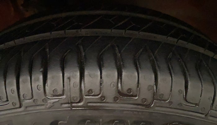 2012 Maruti Alto K10 VXI, Petrol, Manual, 28,776 km, Left Front Tyre Tread