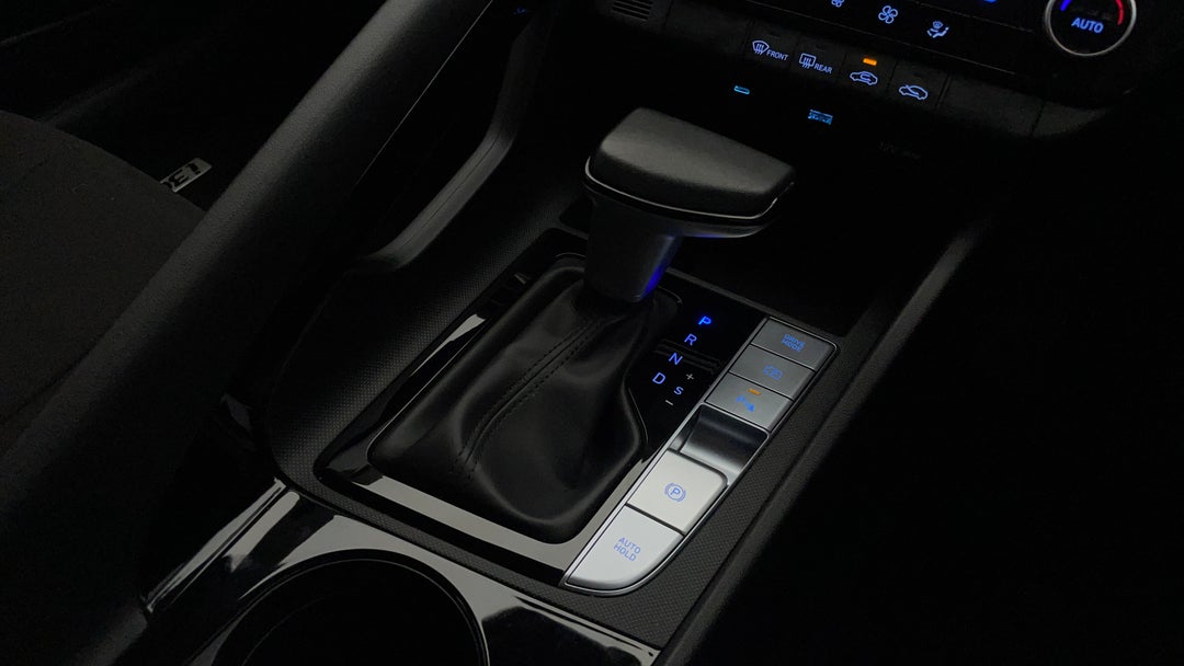 2024 Hyundai i30 Hev 1.6p Dct, Automatic, 37281 km, Gear Lever 