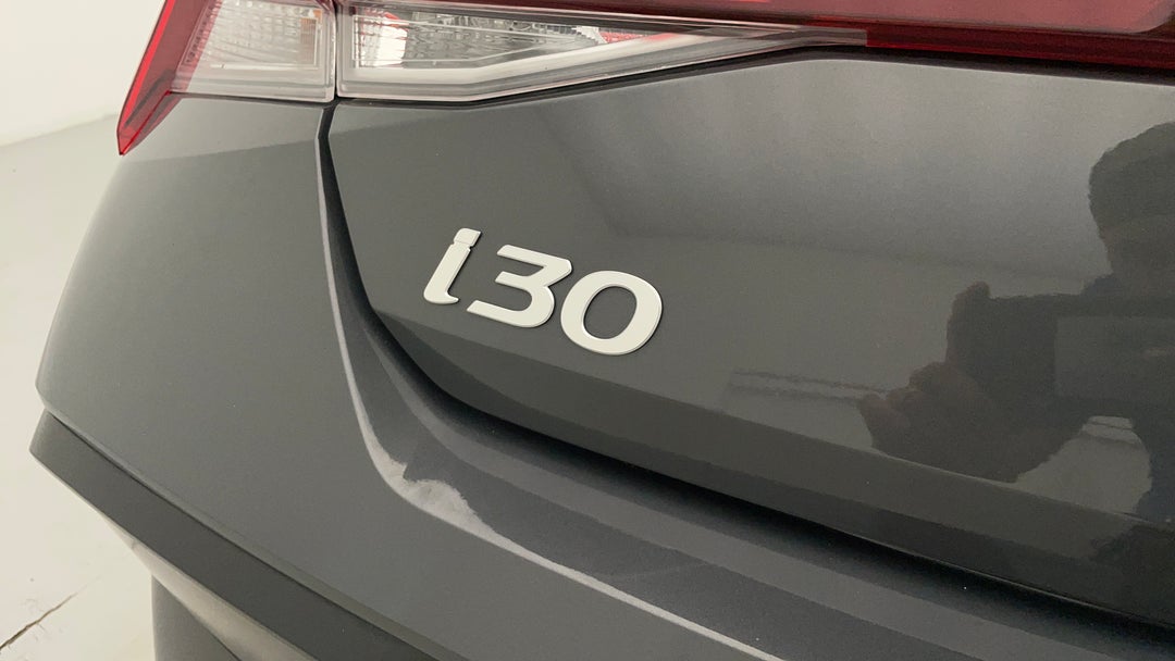 2024 Hyundai i30 Hev 1.6p Dct, Automatic, 37281 km, Badge (Boot Left Side)