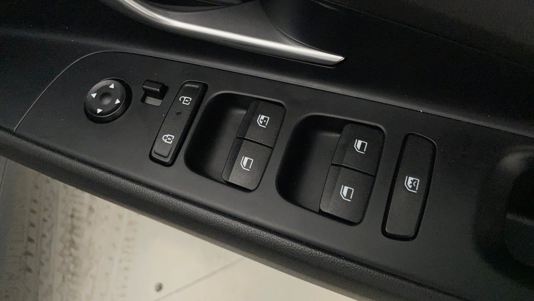 2024 Hyundai i30 Hev 1.6p Dct, Automatic, 37281 km, Drivers Side Door Panel Controls