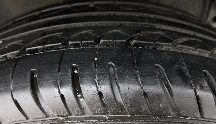 2012 Toyota Etios Liva G, Petrol, Manual, 85,065 km, Left Rear Tyre Tread