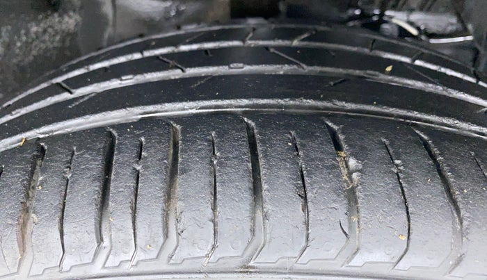 2016 Maruti S Cross ZETA 1.3, Diesel, Manual, 84,168 km, Right Front Tyre Tread