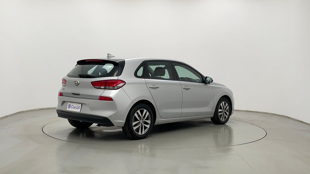 Right Back Diagonal (45- Degree) View