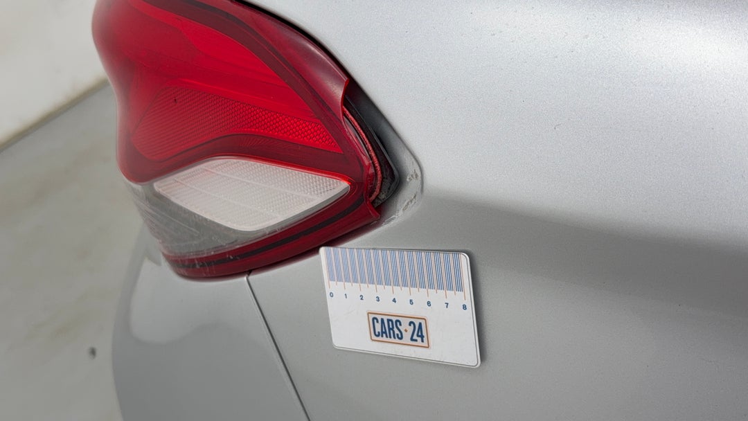 Lights Tail lights RHS Chip