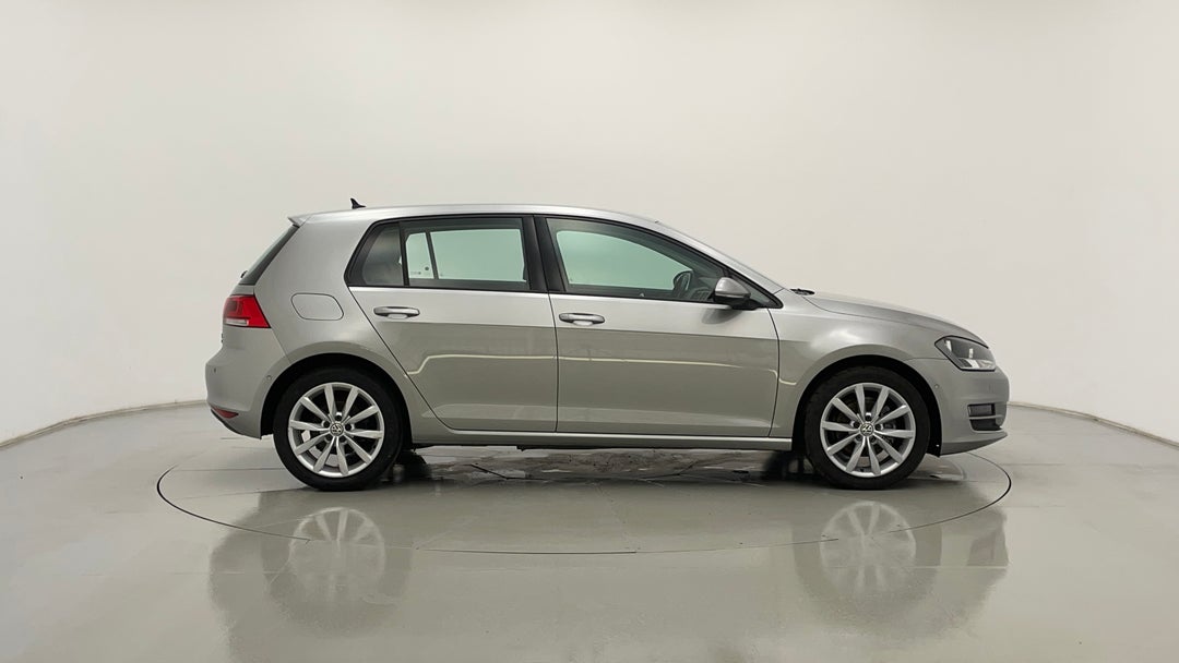 2015 Volkswagen Golf 110 Tsi Highline, Automatic, 131601 km, Right Side View